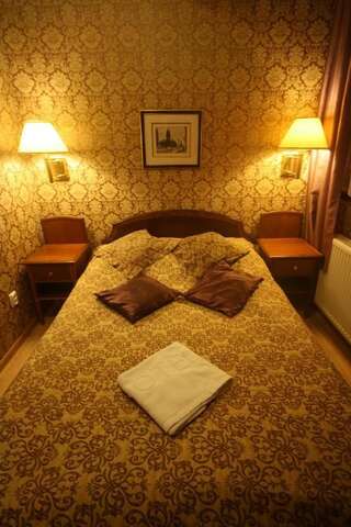Отель Dwór Ostoia Rymanów Двухместный номер с 1 кроватью или 2 отдельными кроватями-37
