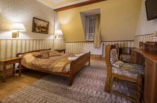Отель Dwór Ostoia Rymanów Двухместный номер с 1 кроватью или 2 отдельными кроватями-45