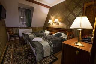 Отель Dwór Ostoia Rymanów Двухместный номер с 1 кроватью или 2 отдельными кроватями-46